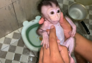 SMALL BABY MONKEY WHO LOVES BATHING – Monkey Pipi 🐒🛁